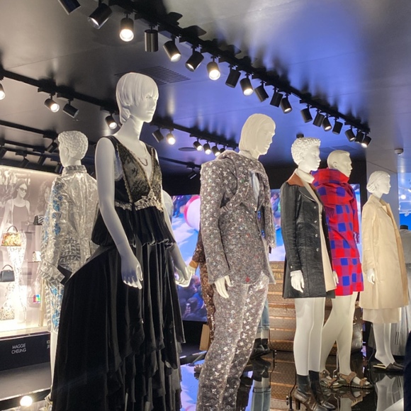 Meet your Posher, Elodie - Picture 1 of 1